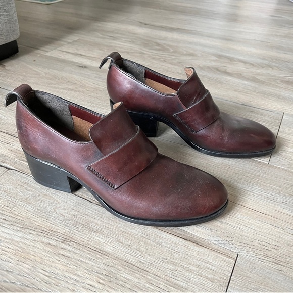 Measponte Leather Shoe​ - Picture 1 of 8